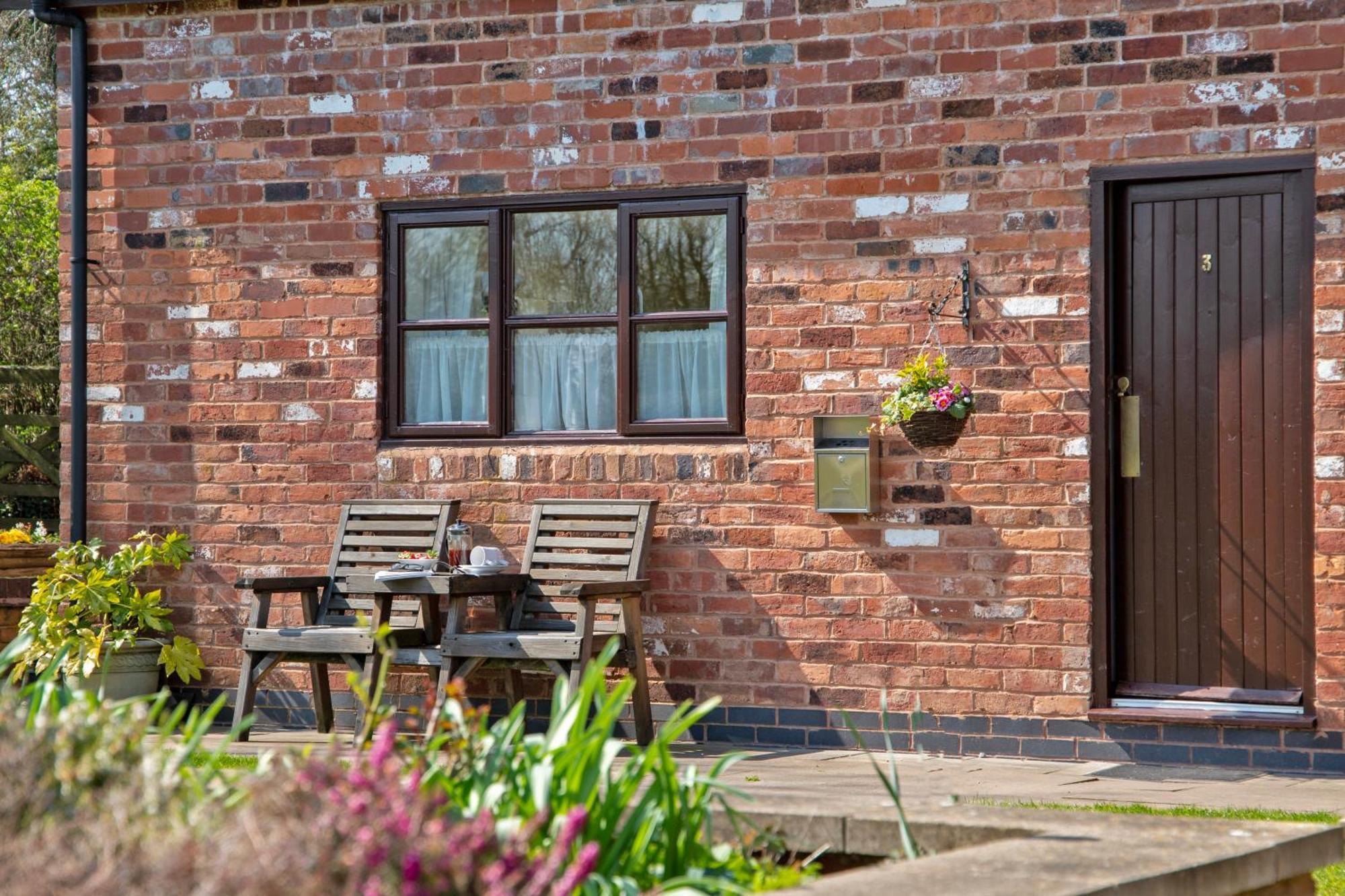 Charlie'S Cottage With Alpacas And 7Mins Drive To Alton Towers Denstone Buitenkant foto
