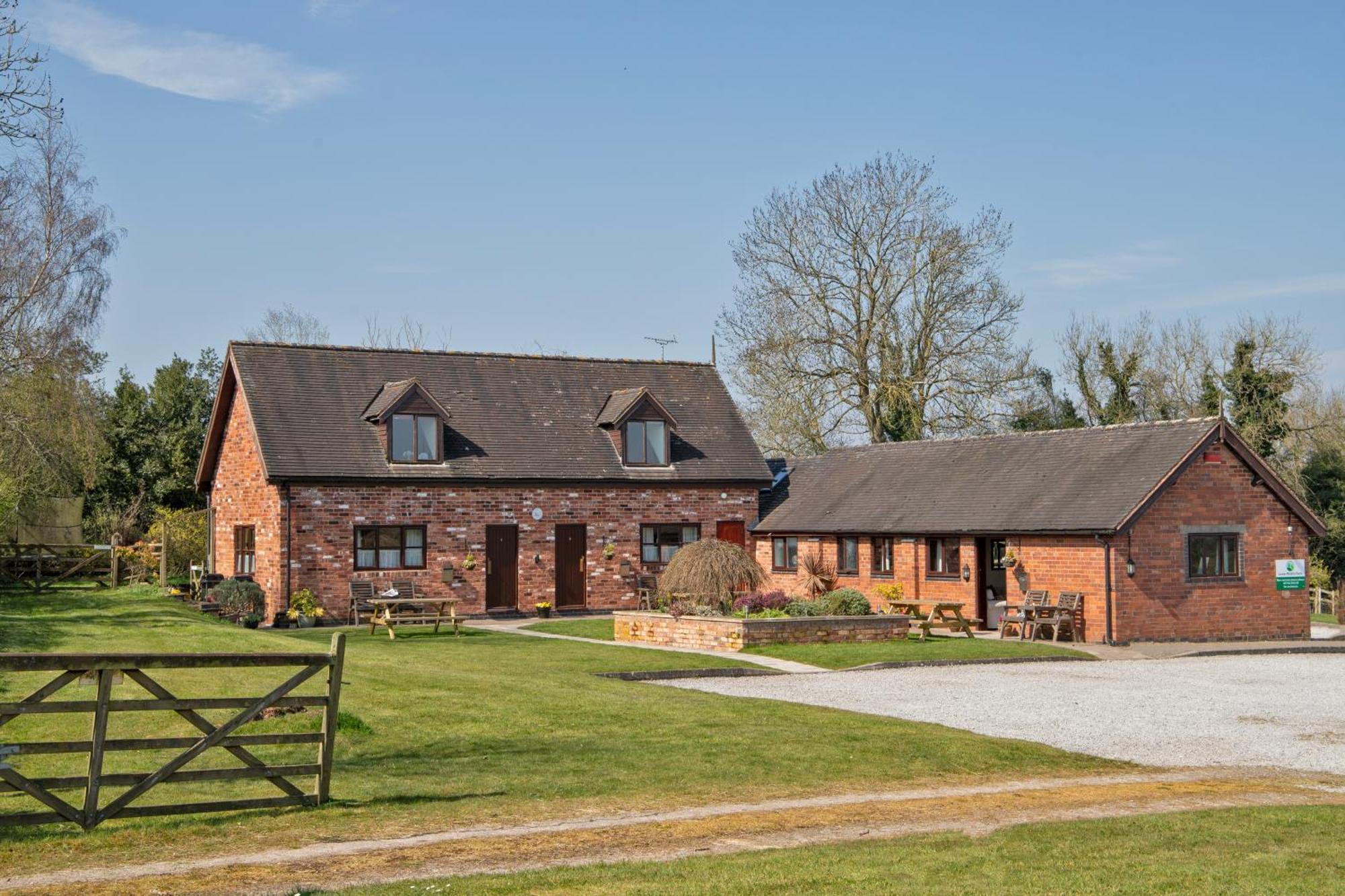 Charlie'S Cottage With Alpacas And 7Mins Drive To Alton Towers Denstone Buitenkant foto