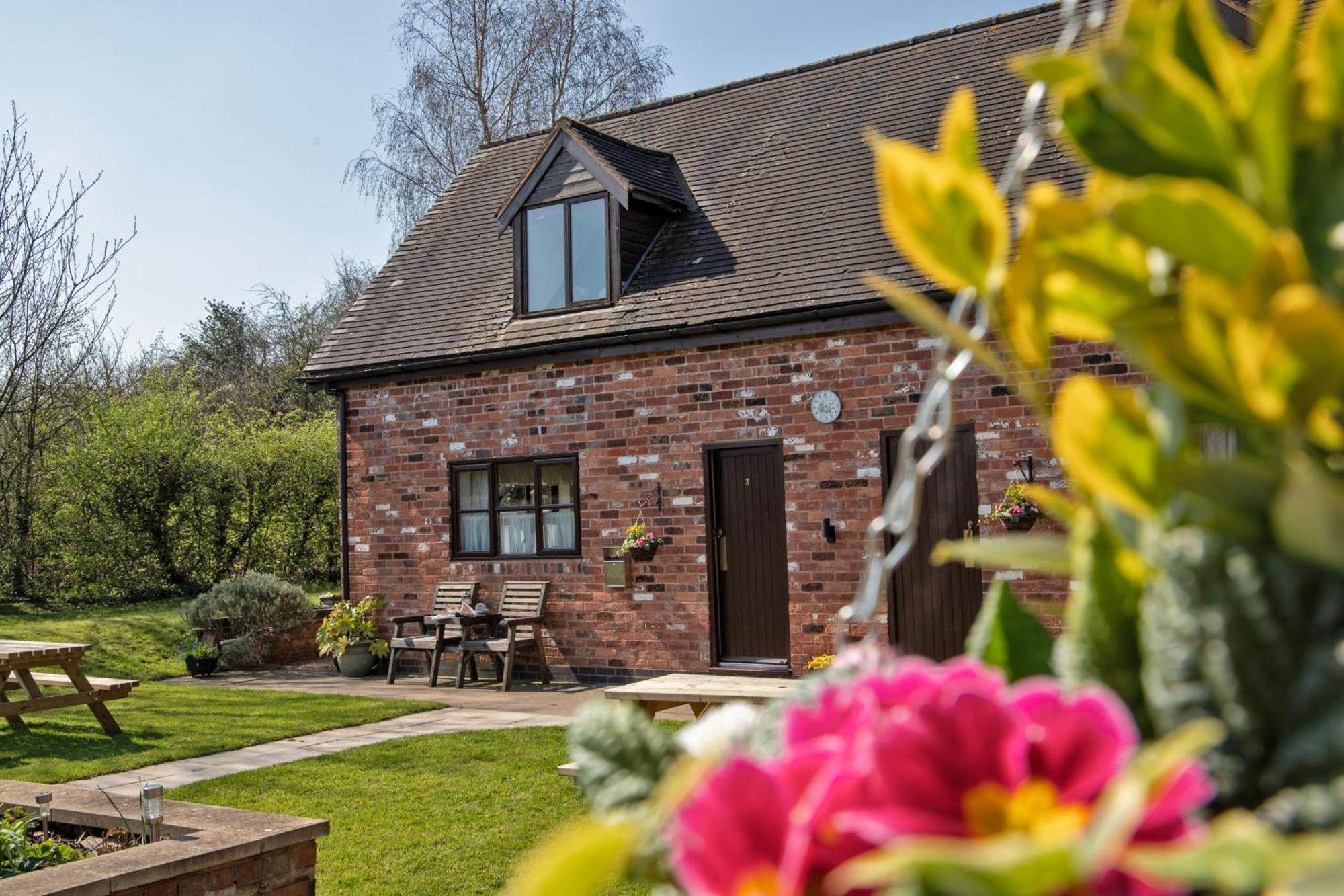 Charlie'S Cottage With Alpacas And 7Mins Drive To Alton Towers Denstone Buitenkant foto