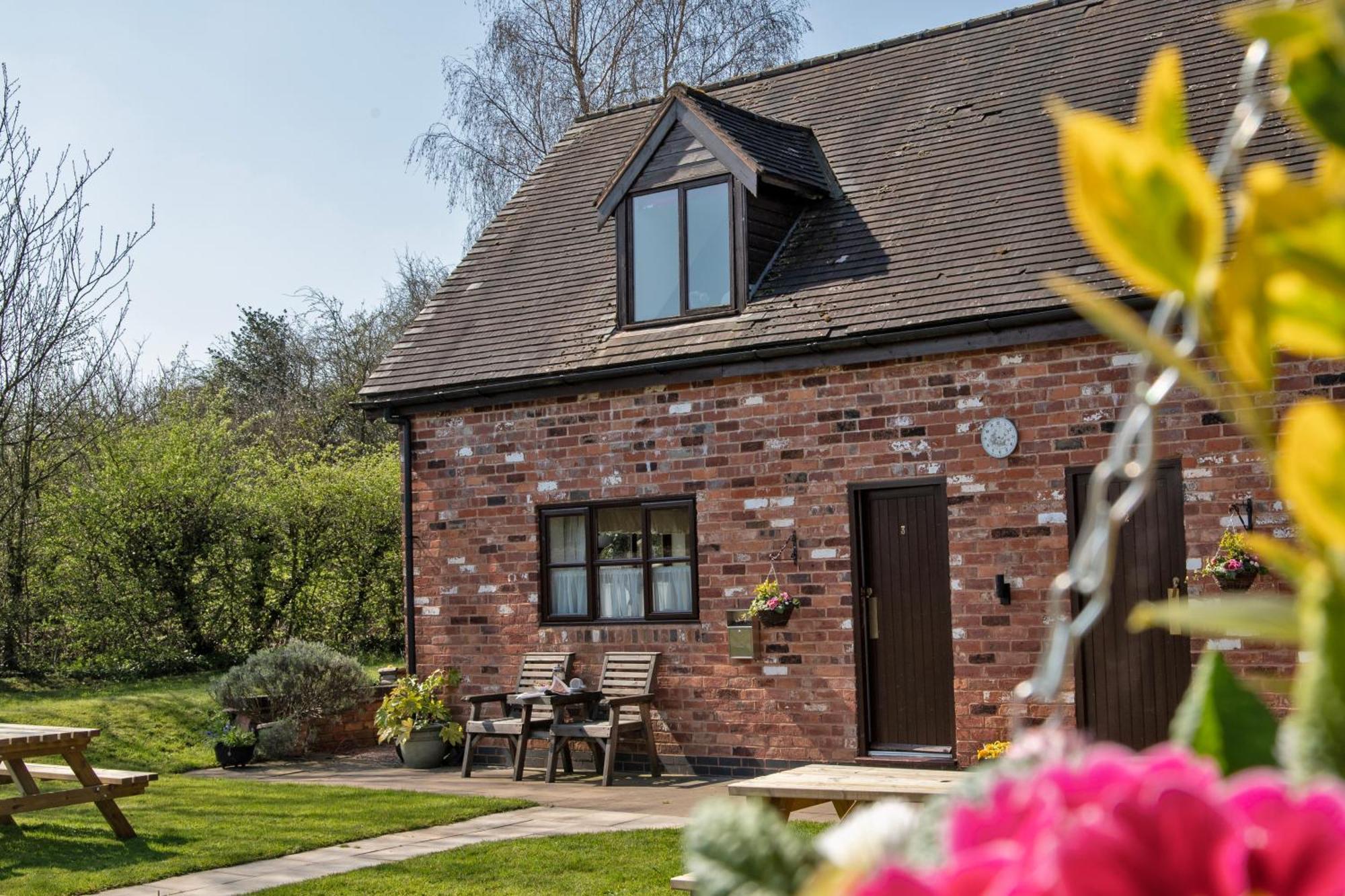 Charlie'S Cottage With Alpacas And 7Mins Drive To Alton Towers Denstone Buitenkant foto